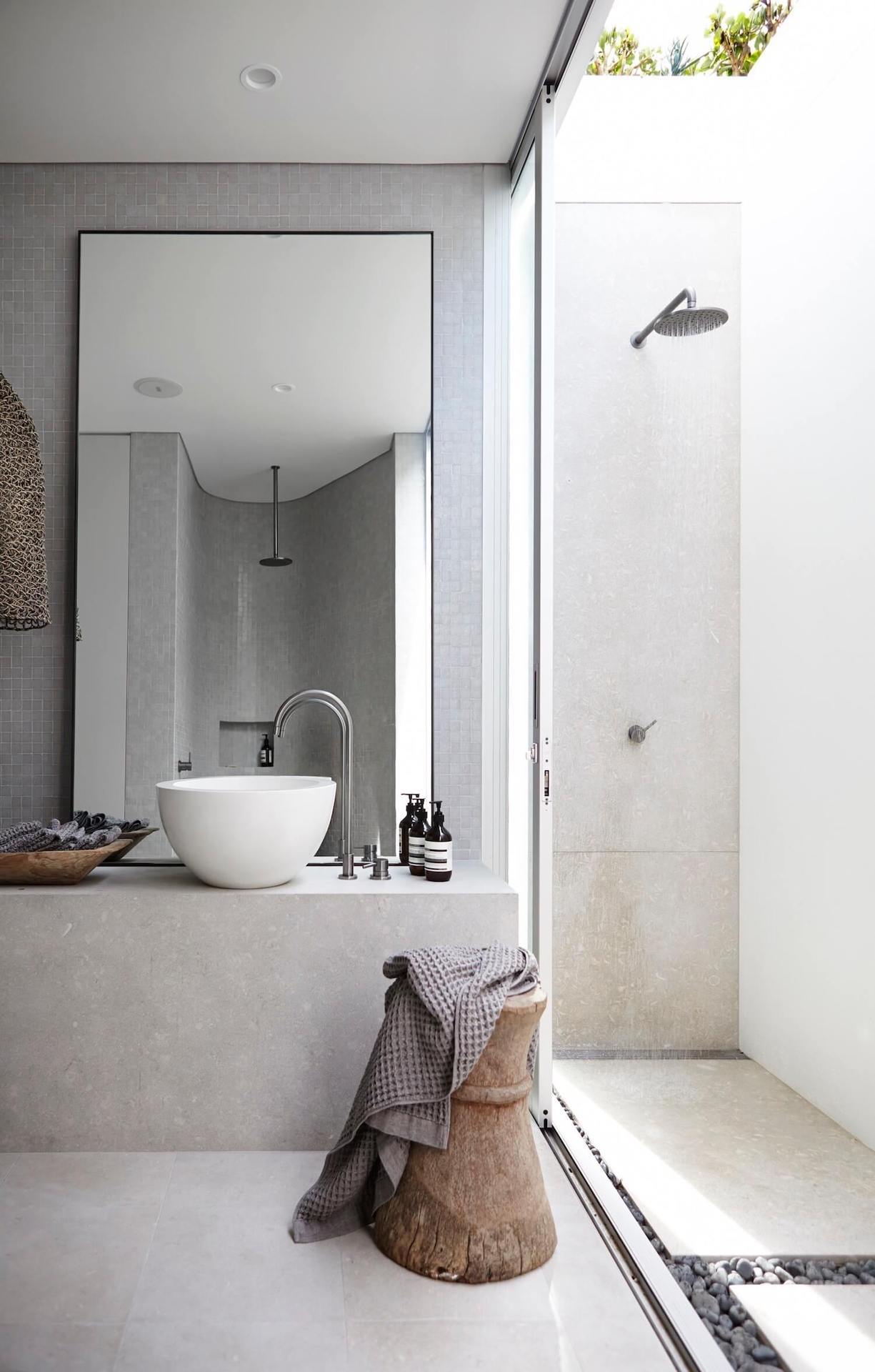 Come arredare un bagno piccolo: 10 soluzioni moderne e funzionali